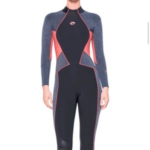 Bare Evoke Brand New w/tags Women’s 3 mm Wetsuit